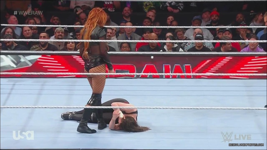 WWE_Monday_Night_Raw_2022_12_05_720p_HDTV_x264-NWCHD_mp4_007147632.jpg