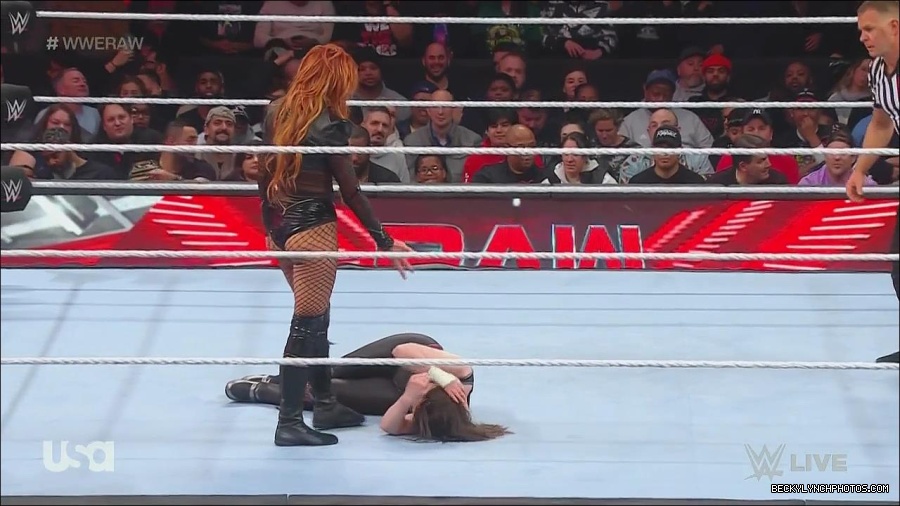 WWE_Monday_Night_Raw_2022_12_05_720p_HDTV_x264-NWCHD_mp4_007148032.jpg