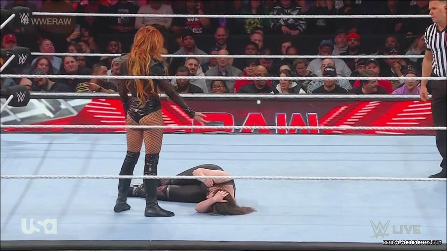 WWE_Monday_Night_Raw_2022_12_05_720p_HDTV_x264-NWCHD_mp4_007148433.jpg