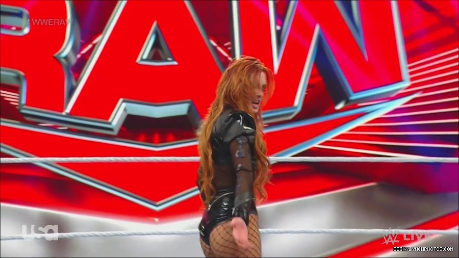 WWE_Monday_Night_Raw_2022_12_05_720p_HDTV_x264-NWCHD_mp4_007149634.jpg