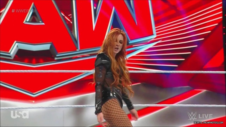 WWE_Monday_Night_Raw_2022_12_05_720p_HDTV_x264-NWCHD_mp4_007150435.jpg