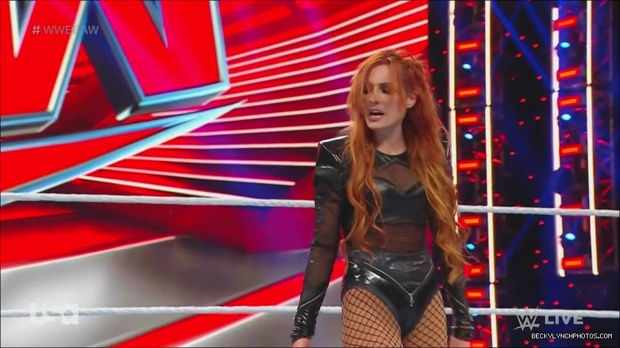 WWE_Monday_Night_Raw_2022_12_05_720p_HDTV_x264-NWCHD_mp4_007152036.jpg