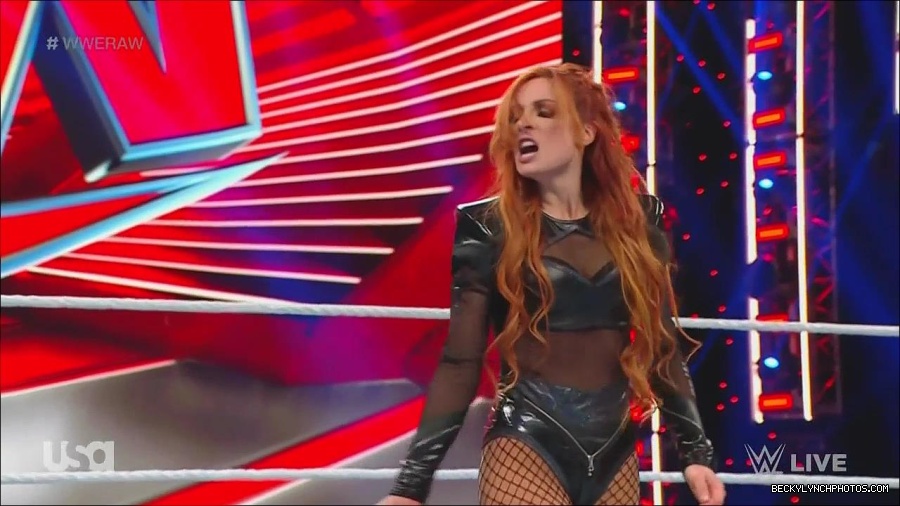 WWE_Monday_Night_Raw_2022_12_05_720p_HDTV_x264-NWCHD_mp4_007152437.jpg