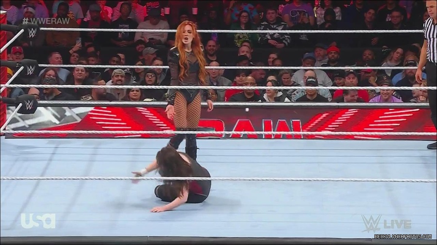 WWE_Monday_Night_Raw_2022_12_05_720p_HDTV_x264-NWCHD_mp4_007154038.jpg