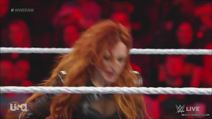 WWE_Monday_Night_Raw_2022_12_05_720p_HDTV_x264-NWCHD_mp4_007156841.jpg