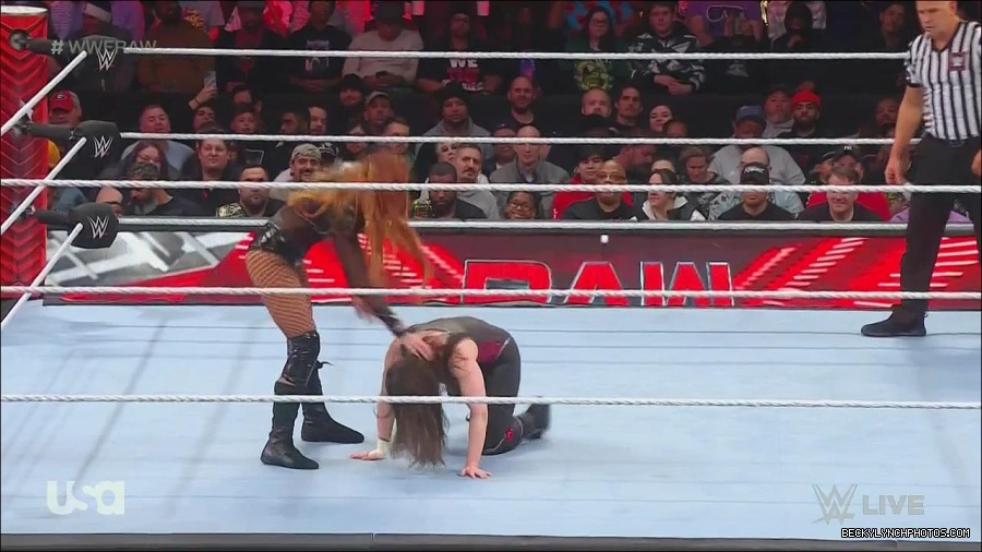 WWE_Monday_Night_Raw_2022_12_05_720p_HDTV_x264-NWCHD_mp4_007157242.jpg