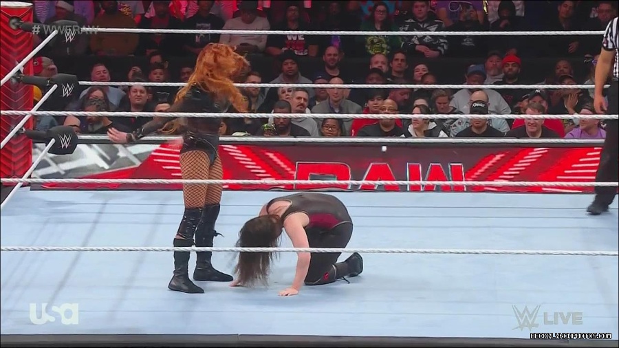WWE_Monday_Night_Raw_2022_12_05_720p_HDTV_x264-NWCHD_mp4_007157642.jpg