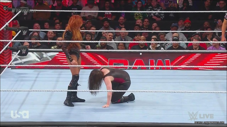WWE_Monday_Night_Raw_2022_12_05_720p_HDTV_x264-NWCHD_mp4_007158042.jpg