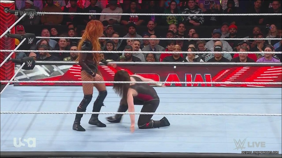 WWE_Monday_Night_Raw_2022_12_05_720p_HDTV_x264-NWCHD_mp4_007158443.jpg