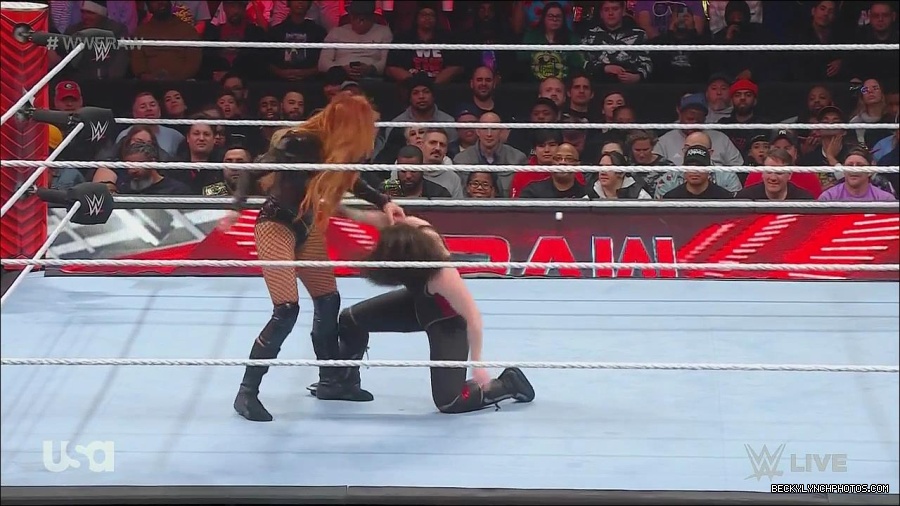 WWE_Monday_Night_Raw_2022_12_05_720p_HDTV_x264-NWCHD_mp4_007158843.jpg