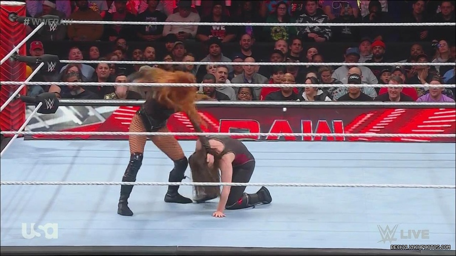 WWE_Monday_Night_Raw_2022_12_05_720p_HDTV_x264-NWCHD_mp4_007159244.jpg