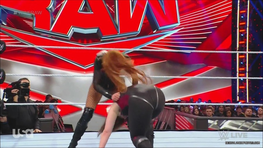 WWE_Monday_Night_Raw_2022_12_05_720p_HDTV_x264-NWCHD_mp4_007159644.jpg
