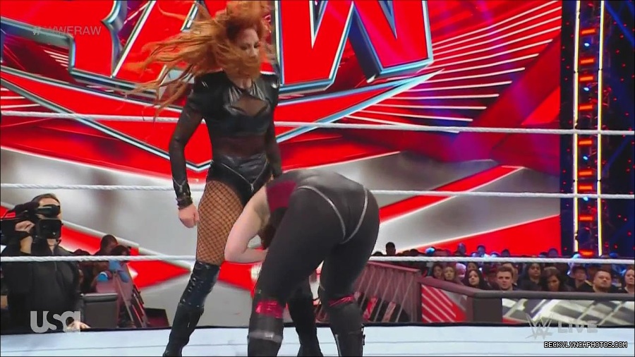 WWE_Monday_Night_Raw_2022_12_05_720p_HDTV_x264-NWCHD_mp4_007160044.jpg