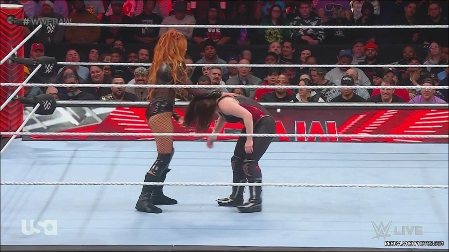 WWE_Monday_Night_Raw_2022_12_05_720p_HDTV_x264-NWCHD_mp4_007160845.jpg