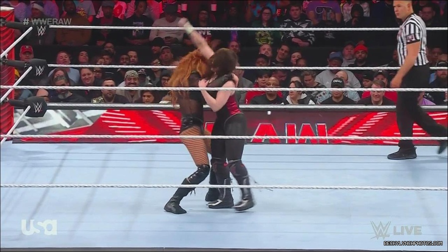 WWE_Monday_Night_Raw_2022_12_05_720p_HDTV_x264-NWCHD_mp4_007161646.jpg