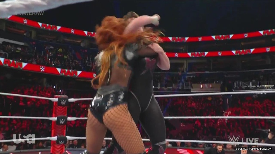 WWE_Monday_Night_Raw_2022_12_05_720p_HDTV_x264-NWCHD_mp4_007162847.jpg