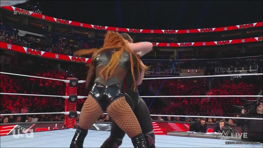 WWE_Monday_Night_Raw_2022_12_05_720p_HDTV_x264-NWCHD_mp4_007163648.jpg