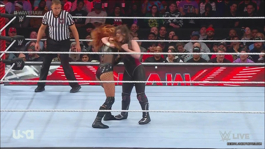 WWE_Monday_Night_Raw_2022_12_05_720p_HDTV_x264-NWCHD_mp4_007164849.jpg