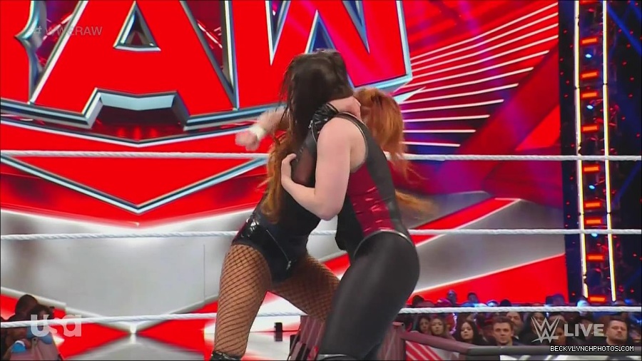 WWE_Monday_Night_Raw_2022_12_05_720p_HDTV_x264-NWCHD_mp4_007165250.jpg