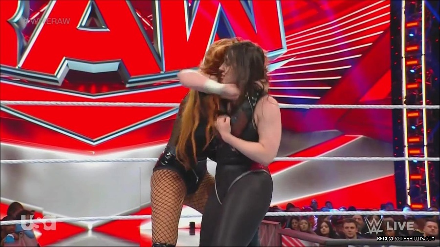 WWE_Monday_Night_Raw_2022_12_05_720p_HDTV_x264-NWCHD_mp4_007165650.jpg