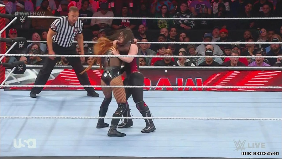 WWE_Monday_Night_Raw_2022_12_05_720p_HDTV_x264-NWCHD_mp4_007166050.jpg
