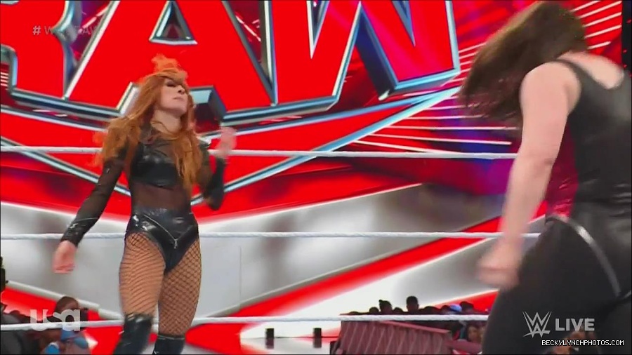 WWE_Monday_Night_Raw_2022_12_05_720p_HDTV_x264-NWCHD_mp4_007167252.jpg