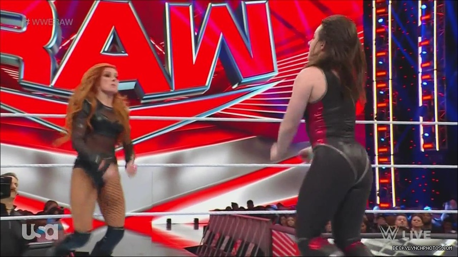 WWE_Monday_Night_Raw_2022_12_05_720p_HDTV_x264-NWCHD_mp4_007168052.jpg