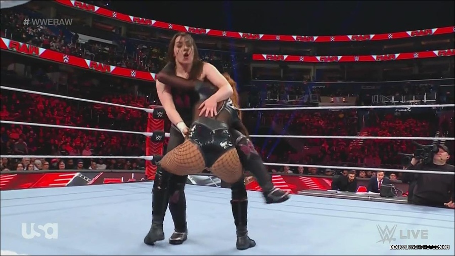 WWE_Monday_Night_Raw_2022_12_05_720p_HDTV_x264-NWCHD_mp4_007169654.jpg