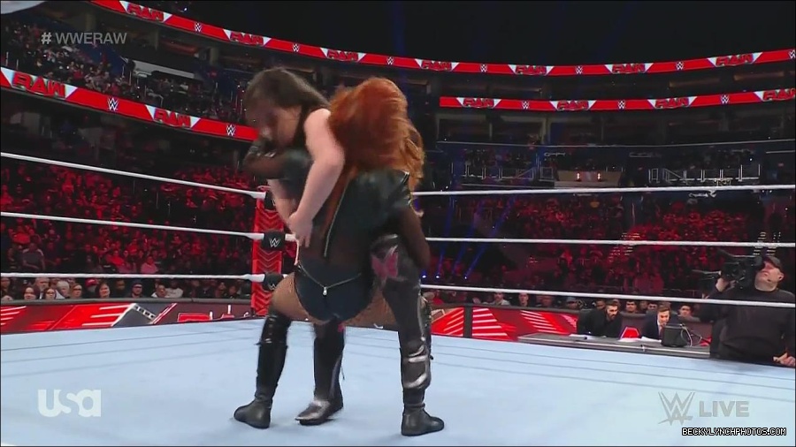 WWE_Monday_Night_Raw_2022_12_05_720p_HDTV_x264-NWCHD_mp4_007170054.jpg