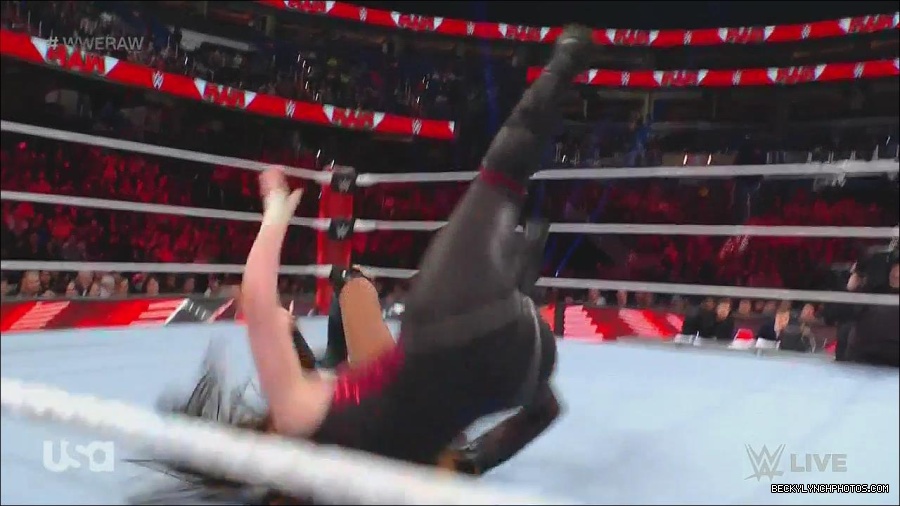 WWE_Monday_Night_Raw_2022_12_05_720p_HDTV_x264-NWCHD_mp4_007170455.jpg