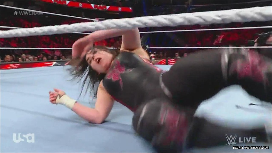 WWE_Monday_Night_Raw_2022_12_05_720p_HDTV_x264-NWCHD_mp4_007170855.jpg