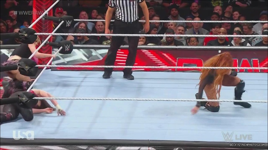 WWE_Monday_Night_Raw_2022_12_05_720p_HDTV_x264-NWCHD_mp4_007172056.jpg