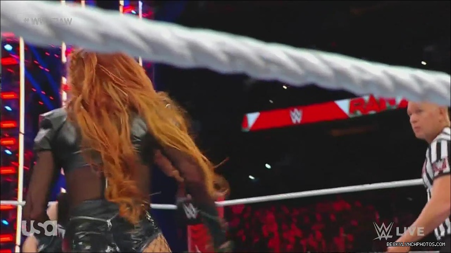 WWE_Monday_Night_Raw_2022_12_05_720p_HDTV_x264-NWCHD_mp4_007173658.jpg