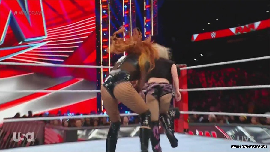 WWE_Monday_Night_Raw_2022_12_05_720p_HDTV_x264-NWCHD_mp4_007174459.jpg
