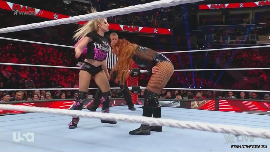WWE_Monday_Night_Raw_2022_12_05_720p_HDTV_x264-NWCHD_mp4_007174859.jpg