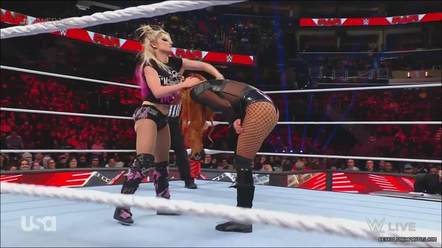 WWE_Monday_Night_Raw_2022_12_05_720p_HDTV_x264-NWCHD_mp4_007175260.jpg