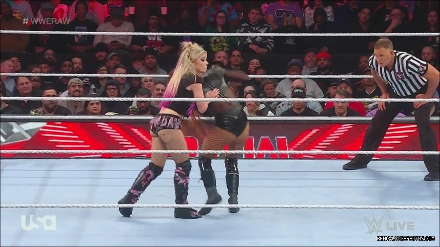 WWE_Monday_Night_Raw_2022_12_05_720p_HDTV_x264-NWCHD_mp4_007176861.jpg