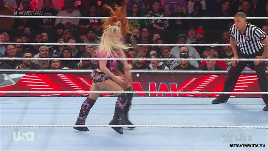 WWE_Monday_Night_Raw_2022_12_05_720p_HDTV_x264-NWCHD_mp4_007177262.jpg