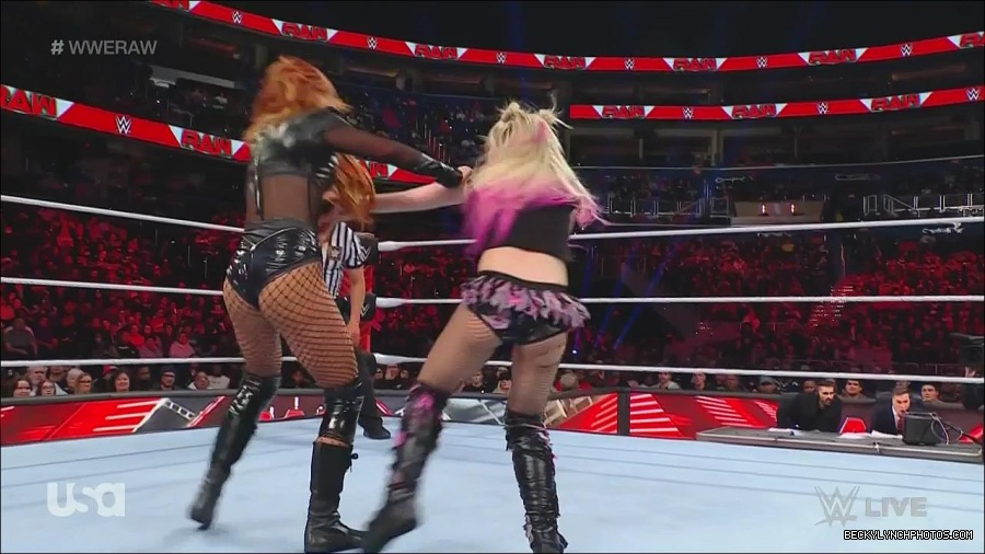 WWE_Monday_Night_Raw_2022_12_05_720p_HDTV_x264-NWCHD_mp4_007177662.jpg