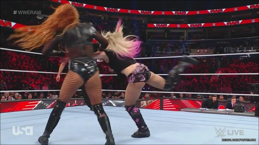 WWE_Monday_Night_Raw_2022_12_05_720p_HDTV_x264-NWCHD_mp4_007178062.jpg