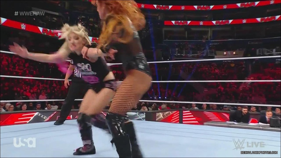 WWE_Monday_Night_Raw_2022_12_05_720p_HDTV_x264-NWCHD_mp4_007178463.jpg