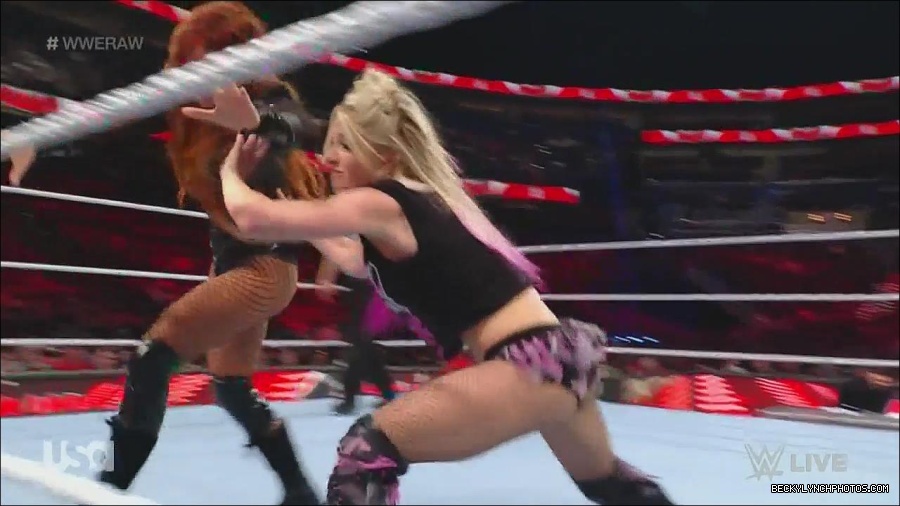 WWE_Monday_Night_Raw_2022_12_05_720p_HDTV_x264-NWCHD_mp4_007180064.jpg