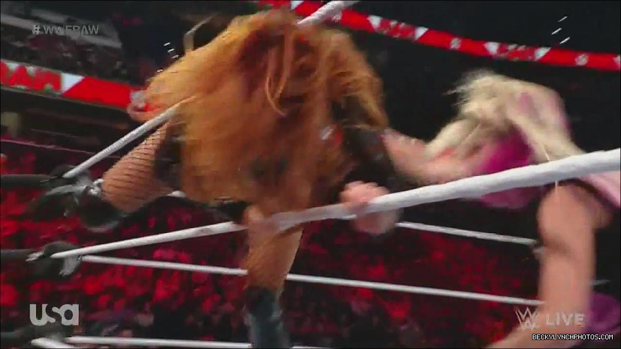 WWE_Monday_Night_Raw_2022_12_05_720p_HDTV_x264-NWCHD_mp4_007180465.jpg
