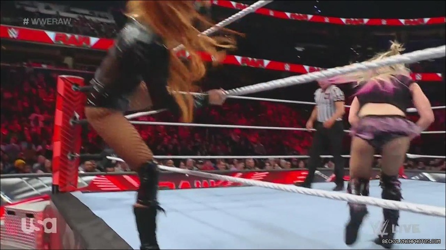 WWE_Monday_Night_Raw_2022_12_05_720p_HDTV_x264-NWCHD_mp4_007180865.jpg