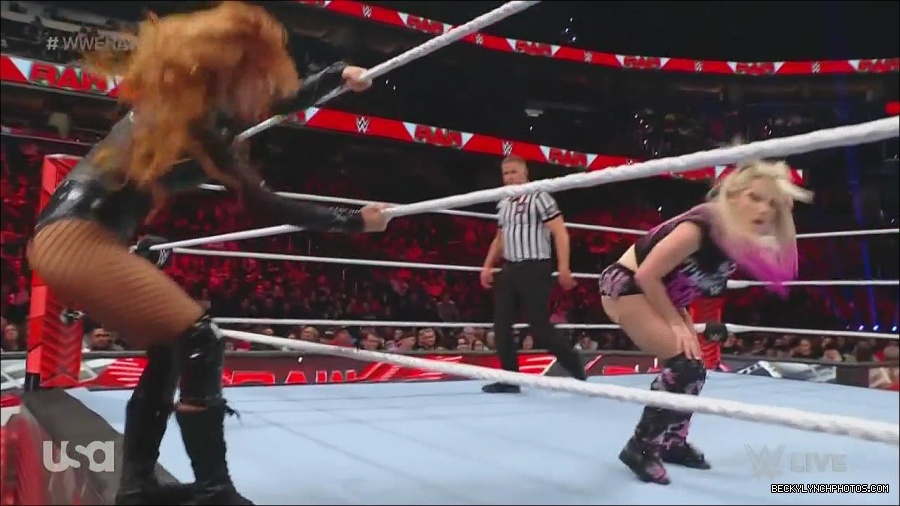 WWE_Monday_Night_Raw_2022_12_05_720p_HDTV_x264-NWCHD_mp4_007181266.jpg