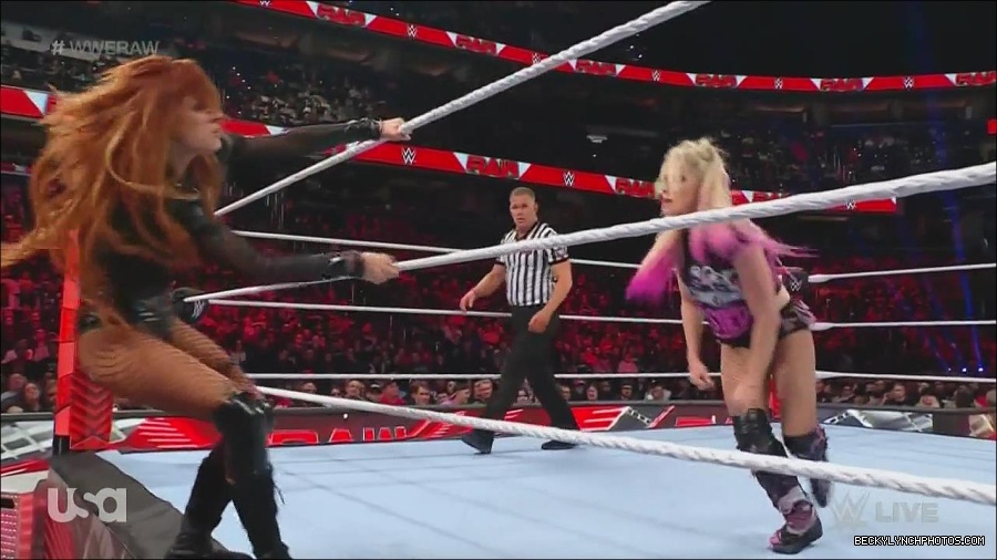 WWE_Monday_Night_Raw_2022_12_05_720p_HDTV_x264-NWCHD_mp4_007181666.jpg