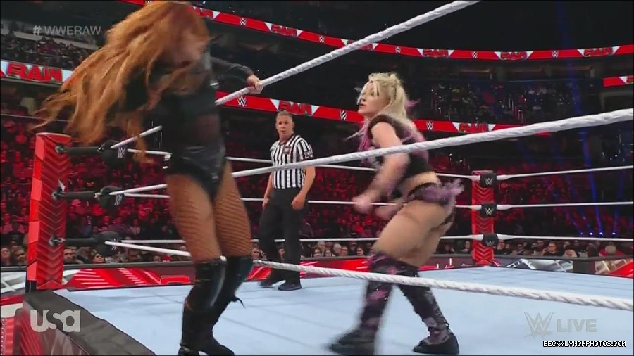 WWE_Monday_Night_Raw_2022_12_05_720p_HDTV_x264-NWCHD_mp4_007182066.jpg