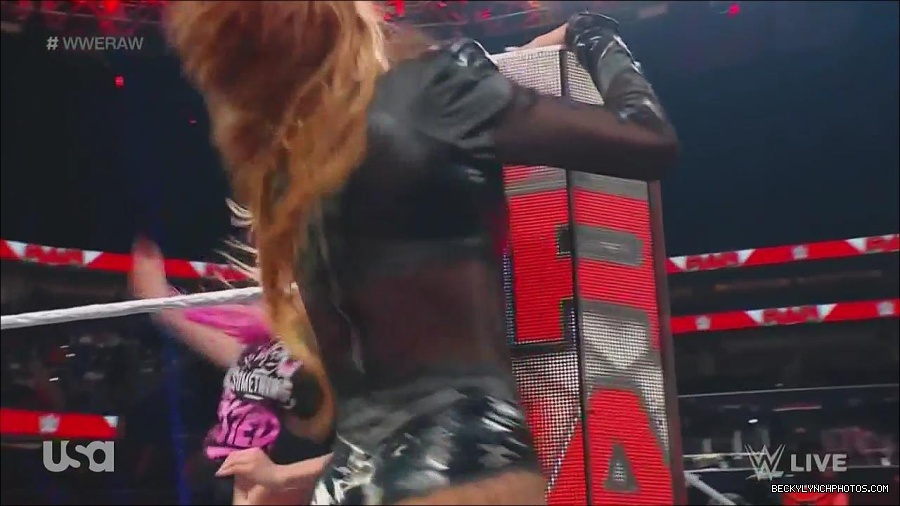 WWE_Monday_Night_Raw_2022_12_05_720p_HDTV_x264-NWCHD_mp4_007187272.jpg