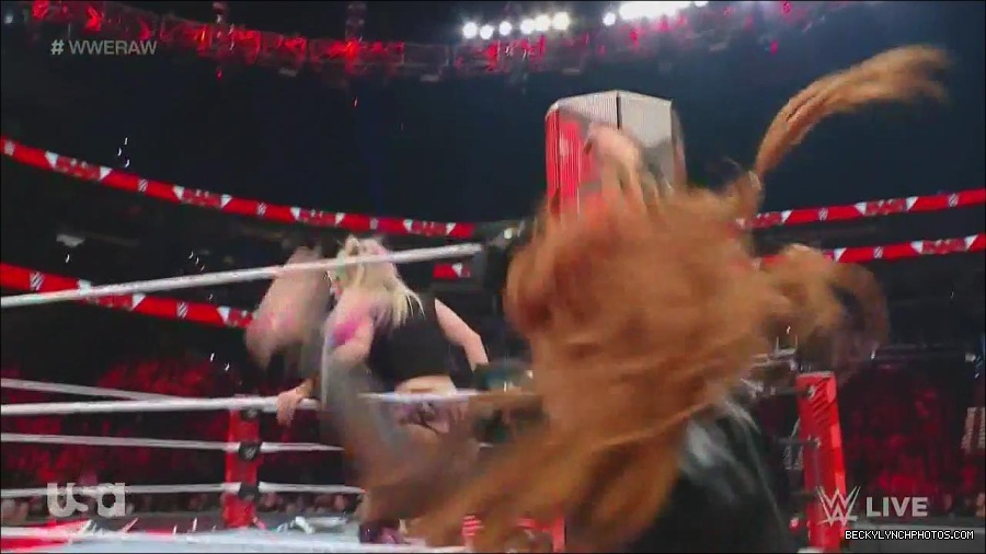 WWE_Monday_Night_Raw_2022_12_05_720p_HDTV_x264-NWCHD_mp4_007187672.jpg