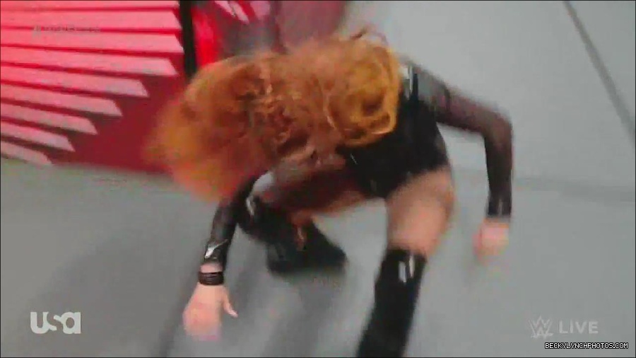 WWE_Monday_Night_Raw_2022_12_05_720p_HDTV_x264-NWCHD_mp4_007188072.jpg